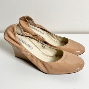 Vera Wang Lavender Label Patent Leather Round Toe Wedge Heels Nude Latte, US 10